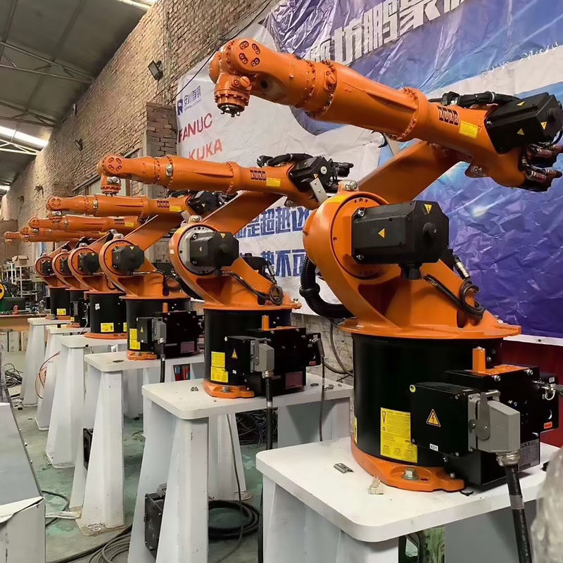 Pemasangan dinding menggunakan robot KUKA dengan 6 poros dan IP 65 Safety Kapasitas Super Load 210kg!