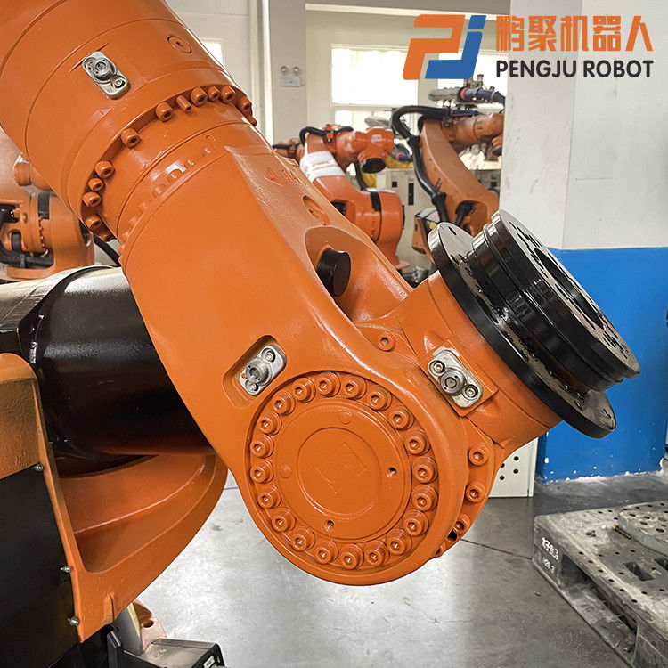 2700 Mm Jangkauan KUKA KR210 Robot KUKA yang Digunakan 6-Axis untuk Ukiran yang Tepat Penggilingan yang Efisien dan Pelletizing yang Tidak Bercacat
