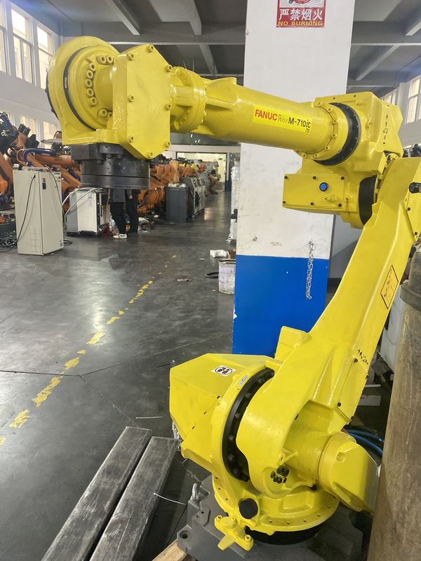 Digunakan Robot FANUC M-710iC/70 6 Sumbu Untuk Pemasangan Di Tanah