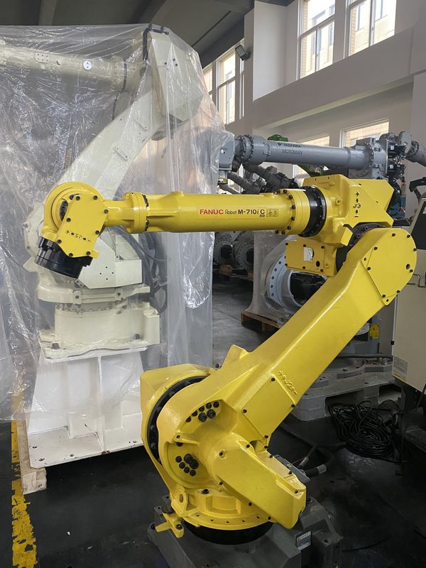 Digunakan Robot FANUC M-710iC/70 6 Sumbu Untuk Pemasangan Di Tanah