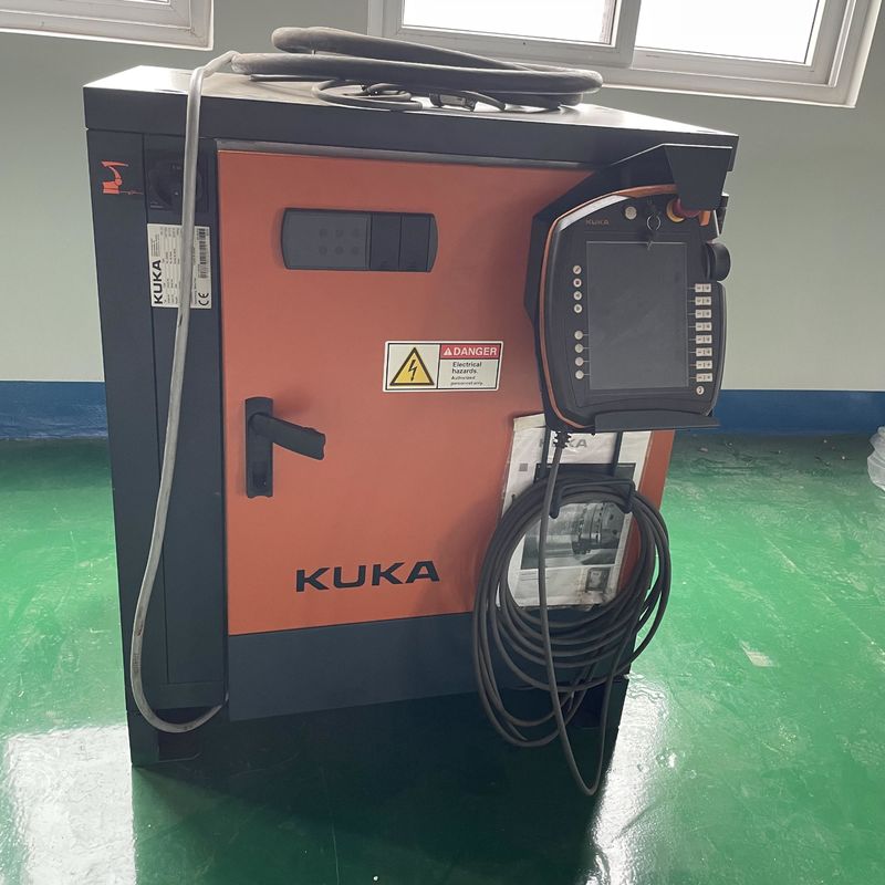 KUKA Kr16 Robot Arc Welding Dengan XP Controller Pemuatan Dan Pengungkapan Bagian Penanganan Bagian Industrial Robot Arm