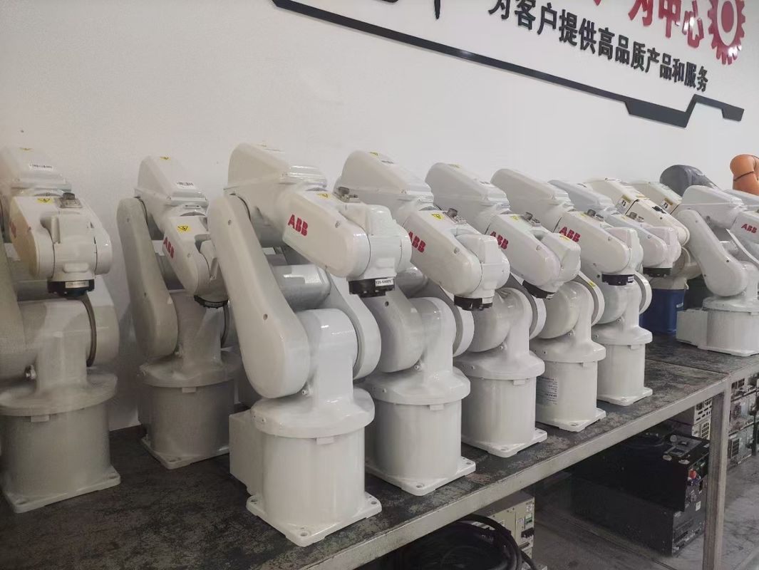 Rakitan Menggunakan Robot KUKA KR210 Prime dengan Berat Badan 1267kg Sangat Cocok untuk Manufaktur Otomatis dan Lini Perakitan