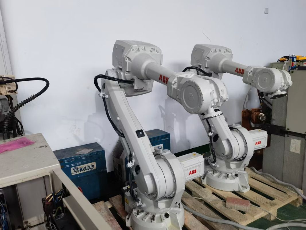 Radius Kerja 1850mm Robot KUKA Bekas Menawarkan Tingkat Kebisingan Kurang dari 75 DB Kecepatan 2,5 M per Detik Dirancang untuk Operasi Robotik