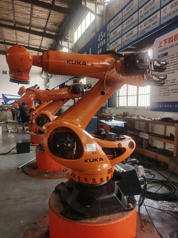 KUKA KR300 R2500 Ultra 300kg Pengepakan 2500mm Jangkauan Robot KUKA yang Digunakan Dengan Kemampuan Ulang ±0,1 Mm Dan Kuka Pemrograman Pemuatan Robot Penanganan Penggilingan Penggilingan