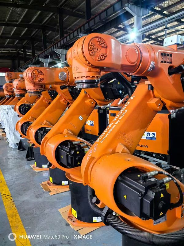 Kontroler KRC4 Termasuk Robot KUKA bekas KR60-3 60kg Pakai 2033mm Jangkauan untuk Pemuatan Penanganan Pemotongan dan perakitan
