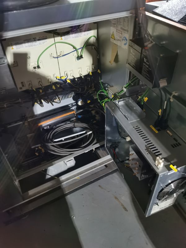 Kontroler KRC4 Termasuk Robot KUKA bekas KR60-3 60kg Pakai 2033mm Jangkauan untuk Pemuatan Penanganan Pemotongan dan perakitan