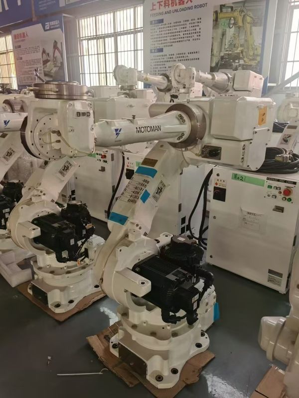 Lengan Robot Bekas Oranye Termasuk Pengontrol C4 dan Jangkauan Kerja 1904mm Dirancang untuk Kinerja dalam Robotika Industri