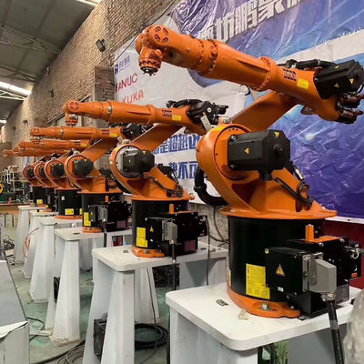 Pemasangan dinding menggunakan robot KUKA dengan 6 poros dan IP 65 Safety Kapasitas Super Load 210kg!